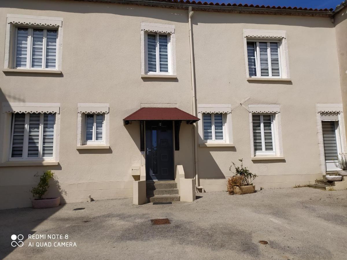 Chambre Meublee A Louer Pouzauges Exterior foto