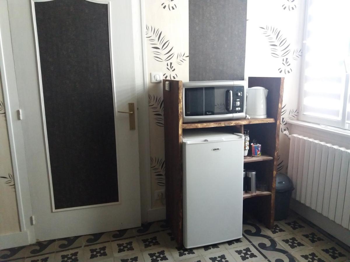 Chambre Meublee A Louer Pouzauges Exterior foto