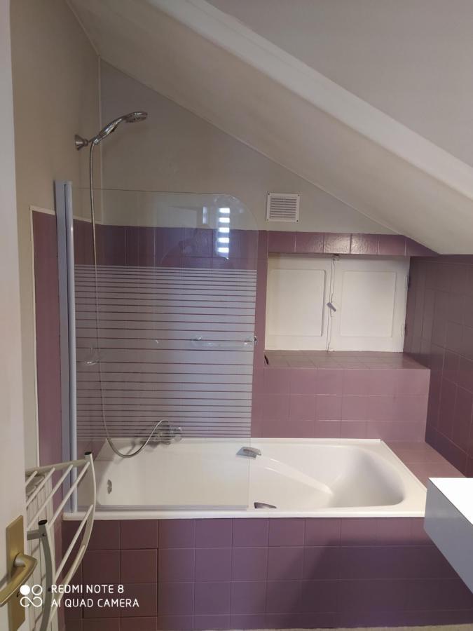 Chambre Meublee A Louer Pouzauges Exterior foto